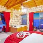 Uezuemlue 2 Bedroom Secluded With Private Pool Hot Tub Kalkan