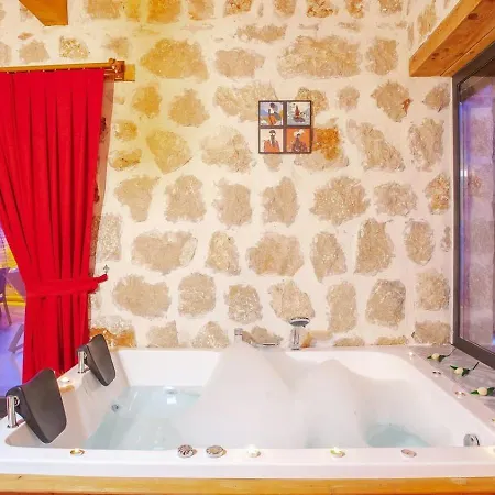 Uezuemlue 2 Bedroom Secluded With Private Pool Hot Tub Kalkan