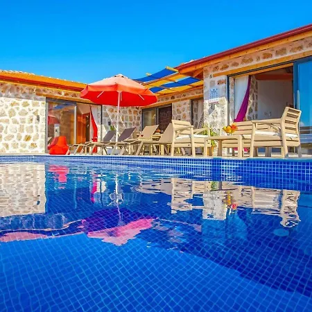 Uezuemlue 2 Bedroom Secluded With Private Pool Hot Tub Villa *