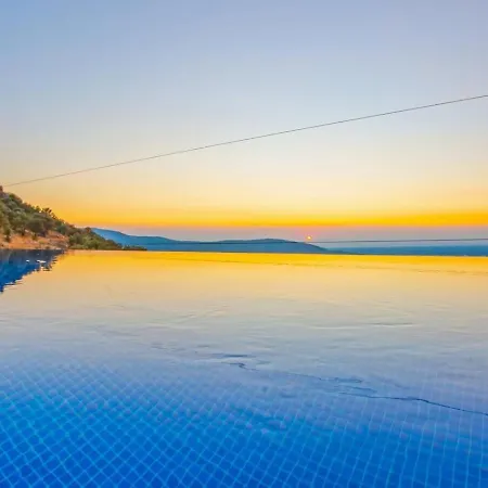 Uezuemlue 2 Bedroom Secluded With Private Pool Hot Tub Vila