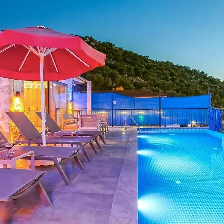 Villa Uezuemlue 2 Bedroom Secluded With Private Pool Hot Tub *
