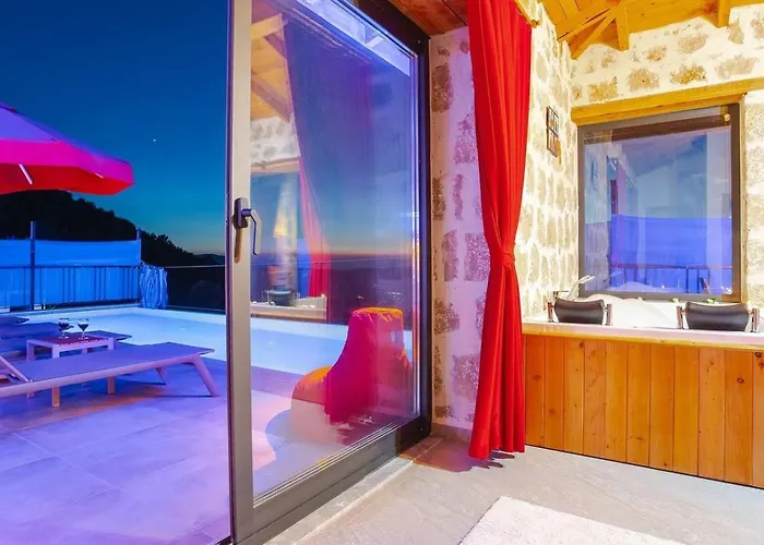 فيلة Uezuemlue 2 Bedroom Secluded With Private Pool Hot Tub