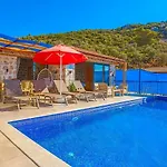 Uezuemlue 2 Bedroom Secluded With Private Pool Hot Tub فيلة