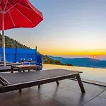 Uezuemlue 2 Bedroom Secluded With Private Pool Hot Tub *