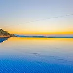 Uezuemlue 2 Bedroom Secluded With Private Pool Hot Tub فيلة