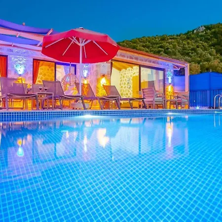 Uezuemlue 2 Bedroom Secluded With Private Pool Hot Tub فيلة *