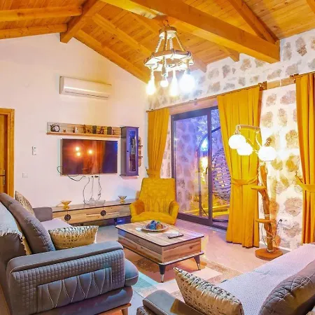 Uezuemlue 2 Bedroom Secluded With Private Pool Hot Tub فيلة كالكان