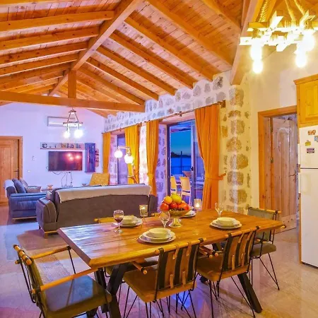 فيلة Uezuemlue 2 Bedroom Secluded With Private Pool Hot Tub